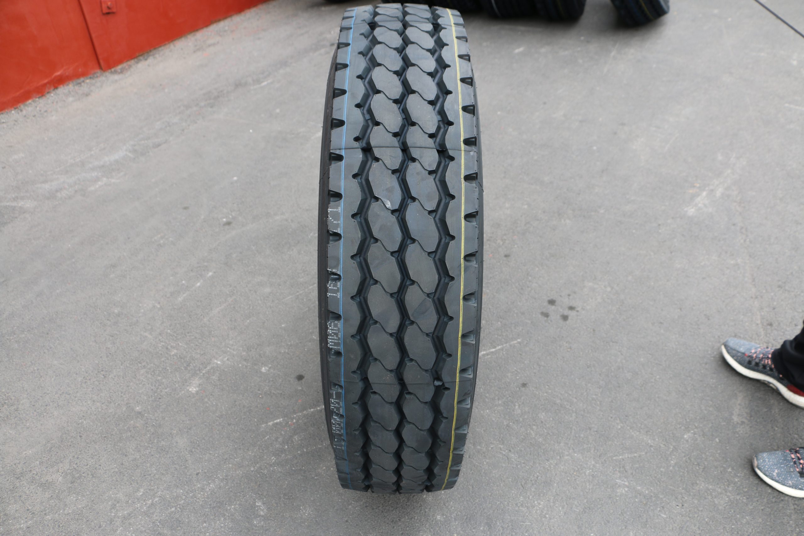 11 Inch R20 RT609 11.00R20 Royal Black – STAR MOTORZ