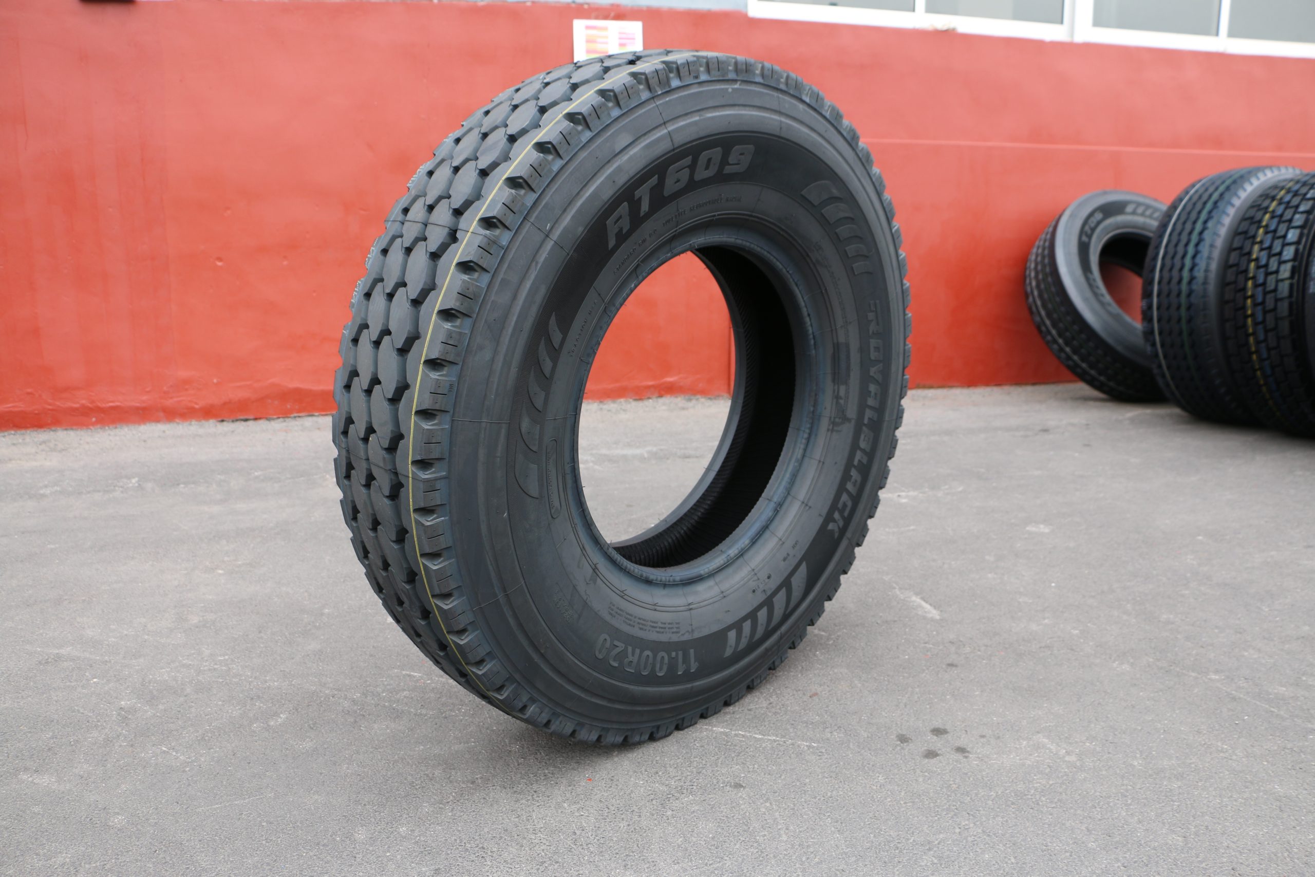 11 Inch R20 RT609 11.00R20 Royal Black – STAR MOTORZ