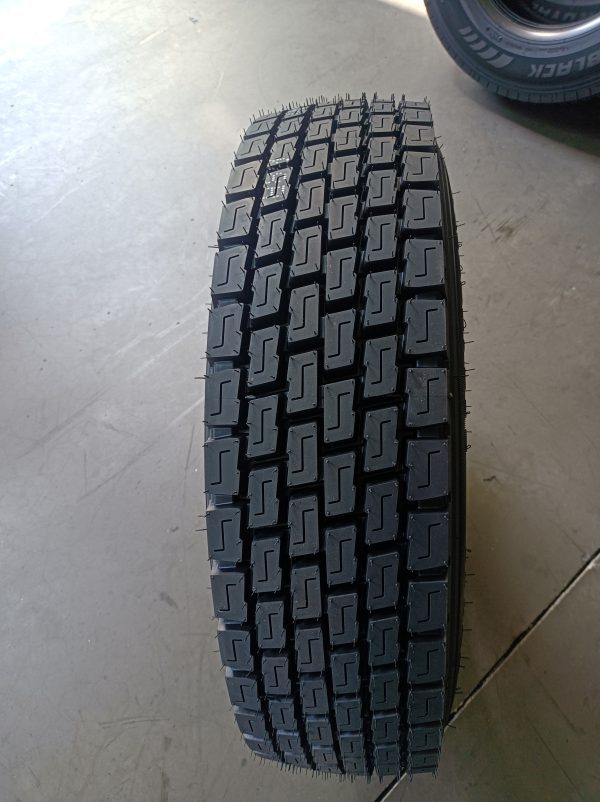 RD801 215/75R17.5 Royal Black - Image 4