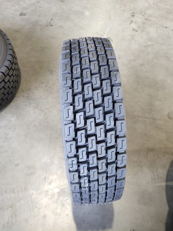 RD801 235/75R17.5 Royal Black - Image 4