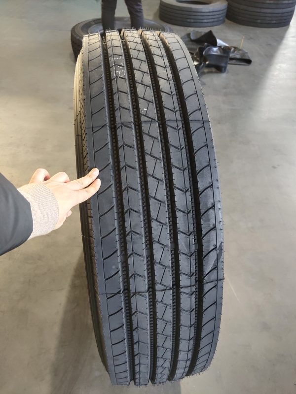 RS201 315/80R22.5 Royal Black - Image 4