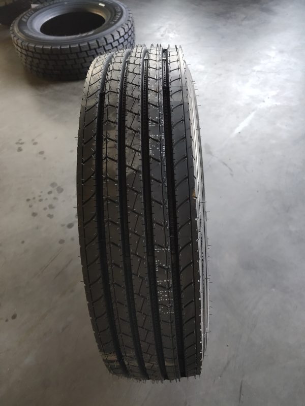 RS201 215/75R17.5 Royal Black - Image 2